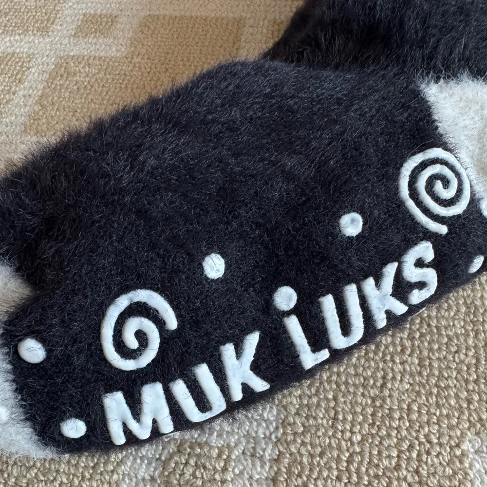 NWT Muk Luks Sherpa Lined Slipper Socks Cozy Winter Loungewear Black White O/S